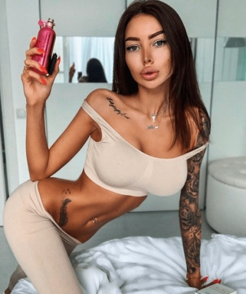 Мои услуги покорят тебя своим разнообразием и страстностью 💋 Я готова погрузиться в твои фантазии и сделать все, чтобы ты получил незабываемые эмоции. У меня есть фото, чтобы ты мог оценить мою красоту и обворожительную фигуру, но лучше всего увидеть меня вживую 😉 У меня множество положительных отзывов, которые говорят о моей непревзойденной мастерстве и индивидуальном подходе к каждому клиенту. Позволь себе насладиться нашей встречей в Москве и я обещаю, что ты не пожалеешь! 🌟 Хрюшечка